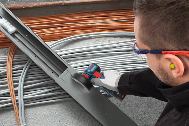 Bosch GWS 12V-76 Professional Winkelschleifer