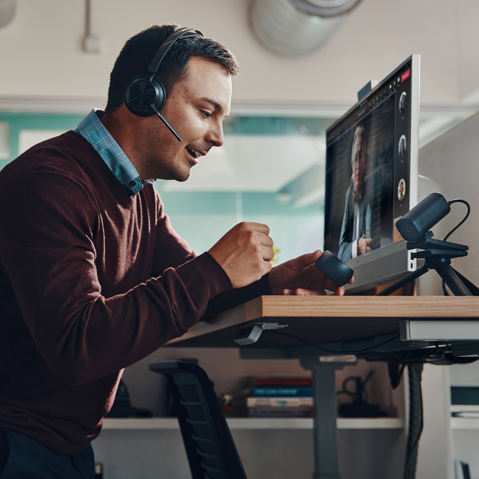 Poly Voyager Focus 2M Headset On-Ear Bluetooth