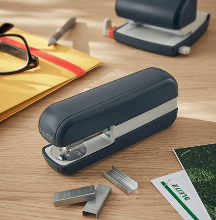 Esselte Leitz Cosy Heftgerät grau 30 Blätter / 3 mm