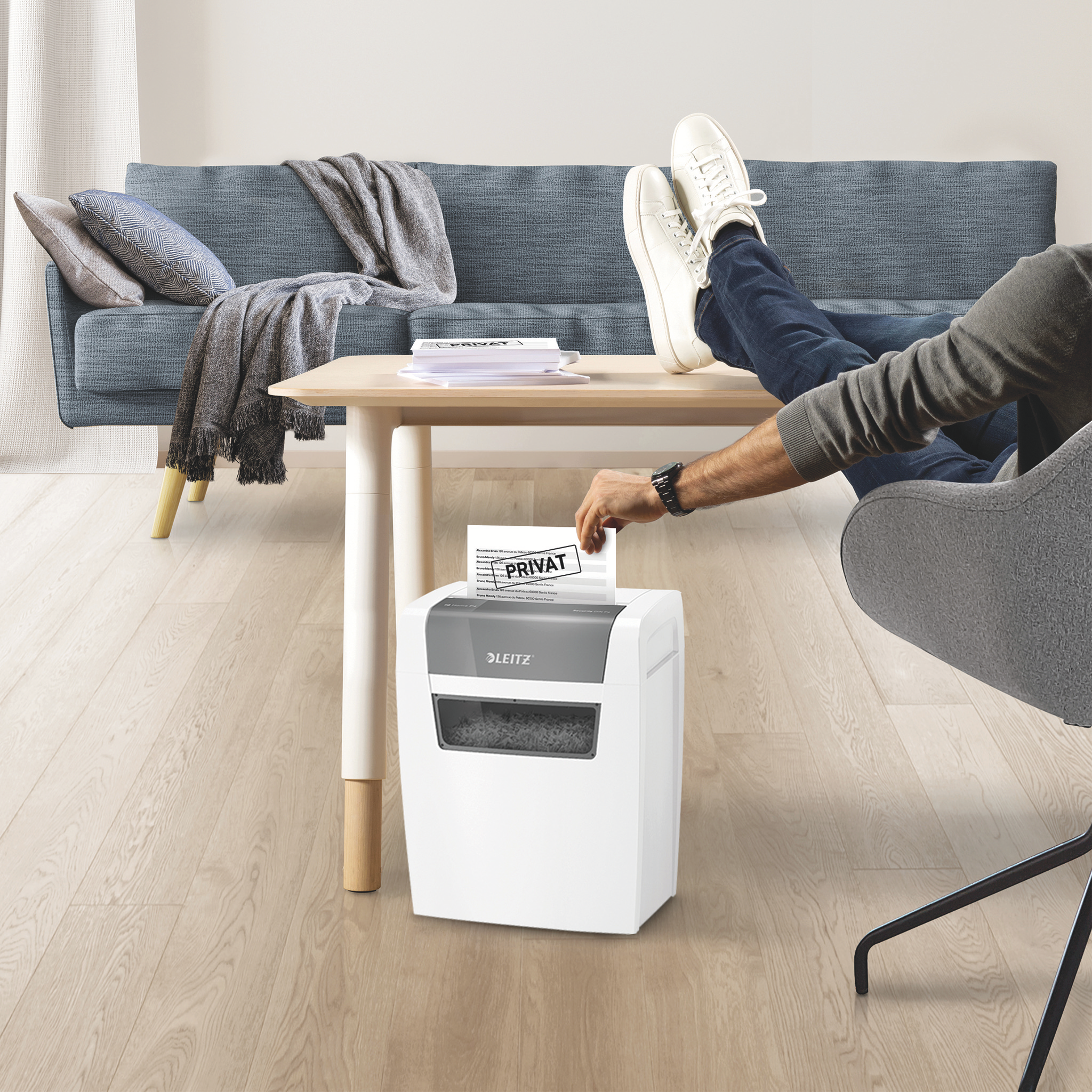 AKTION LEITZ IQ Home Aktenvernichter mit Partikelschnitt P4, 4 x 28 mm, bis 6 Blatt, weiss mit 5 Euro CashBack