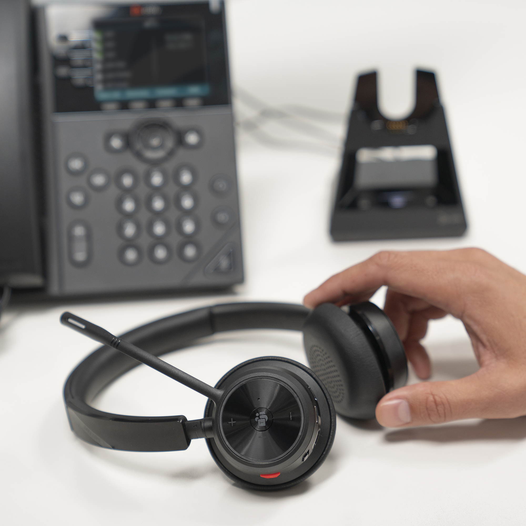 Poly Voyager 4320-M Headset