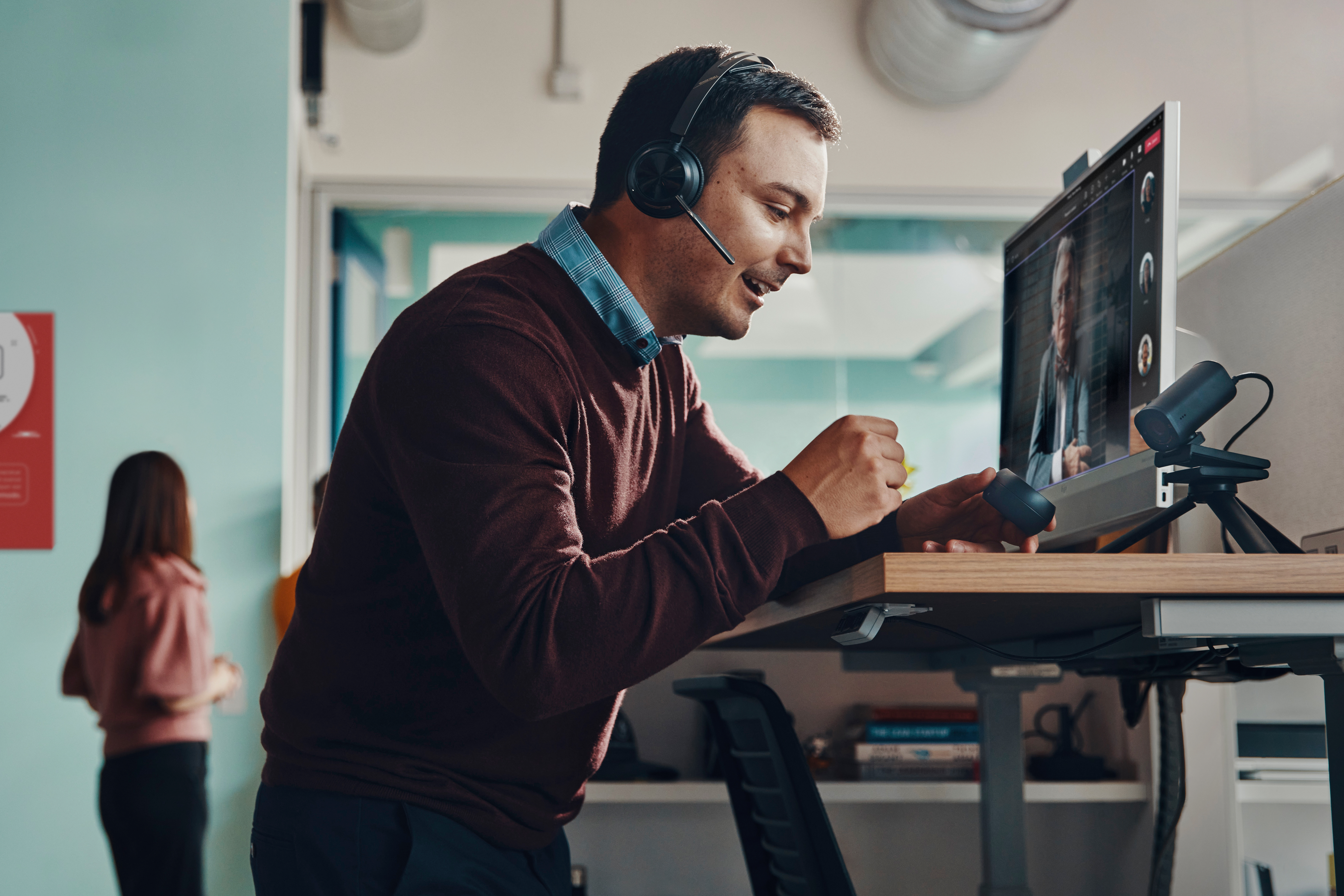 Poly Voyager Focus 2 Headset On-Ear Bluetooth