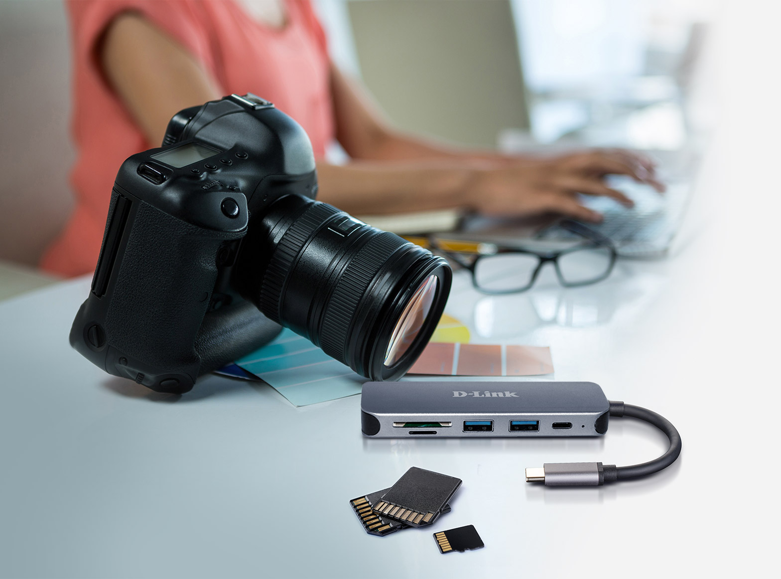 D-Link DUB-2325 USB-C Hub HDMI SD-Reader