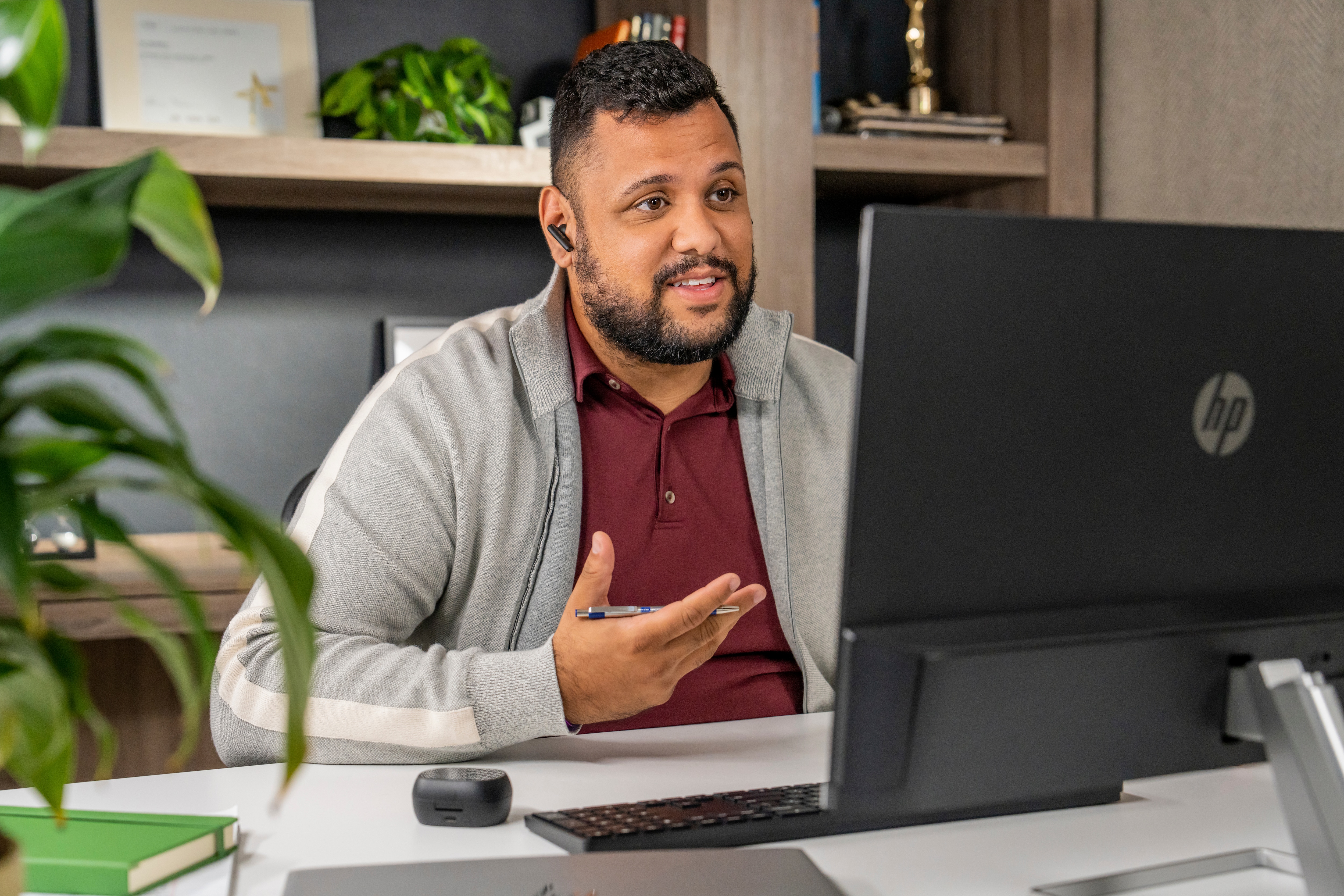 Poly Voyager Free 60+ UC Teams USB-C