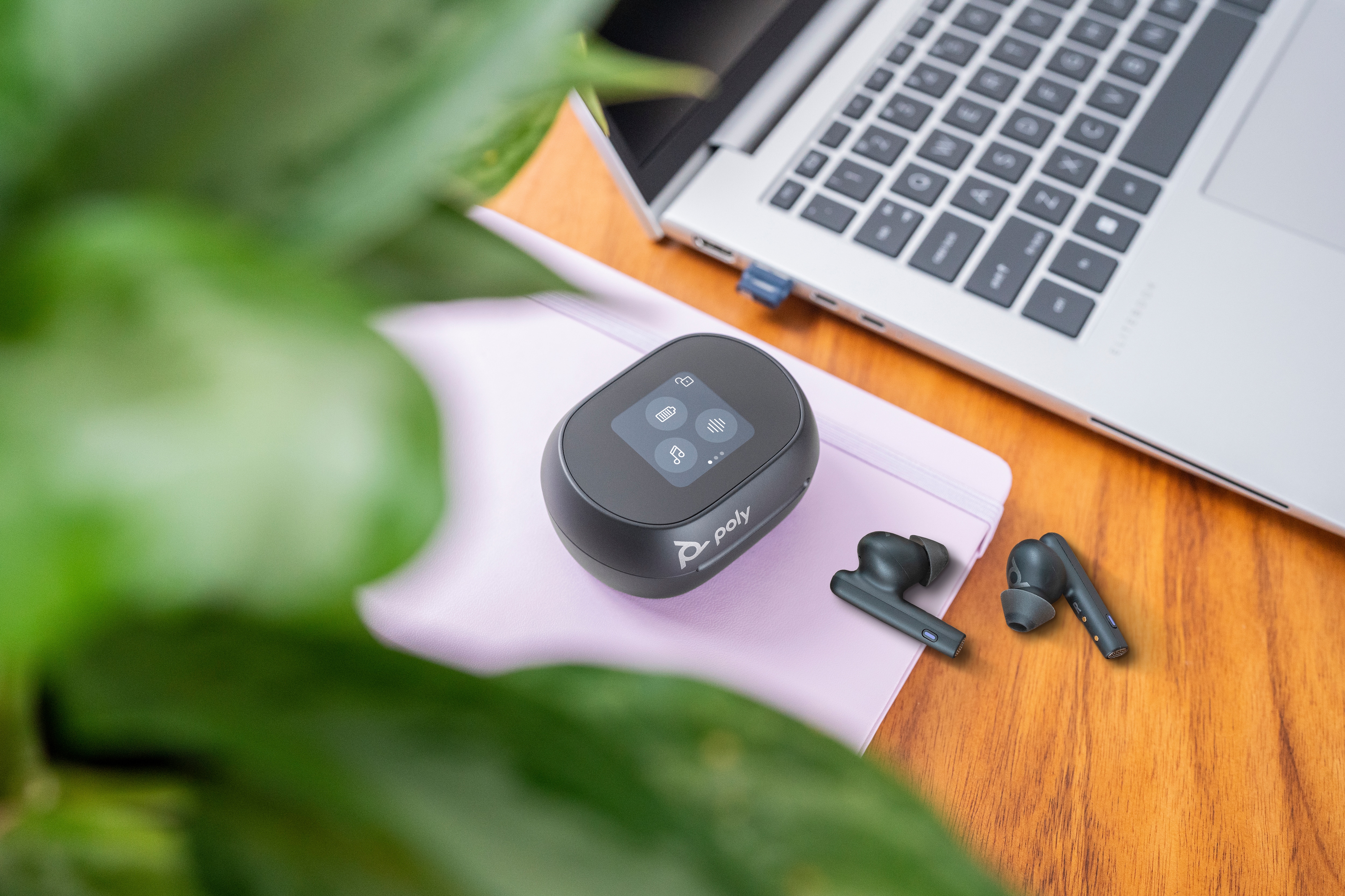 Poly Voyager Free 60+ UC Teams USB-C